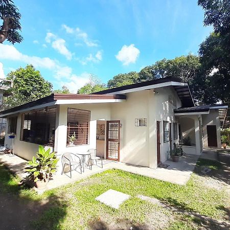 Готель Ese House Dumaguete City Екстер'єр фото